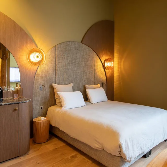 King Bed, Yndo Hotel 1/10