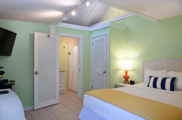 جناح بسرير كوين، Westwinds Inn 2/7