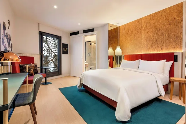 غرفة بسرير كينج بإطلالة، Renaissance Amsterdam Hotel 1/9