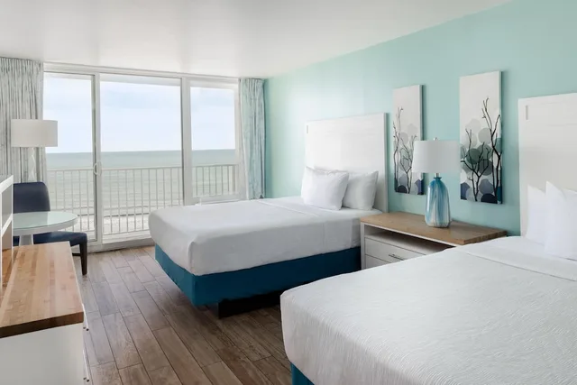 Premium, 2 Queen Beds, Ocean Front، Tides Folly Beach 2/8