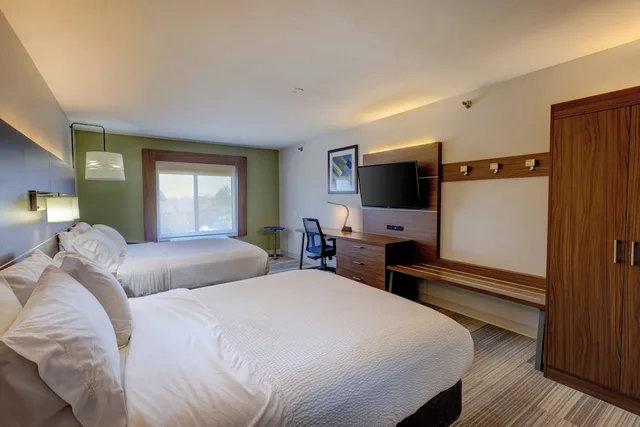 غرفة قياسية بسريرين كوين، Holiday Inn Express Hotel And Suites Shelbyville Indianapolis 1/3