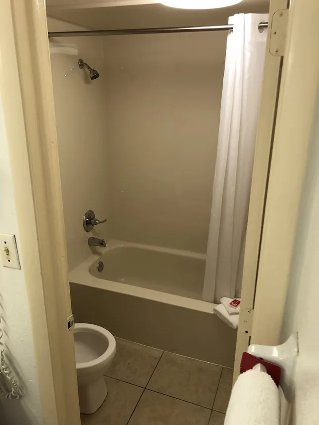غرفة بسرير كينج، Econo Lodge Fort Myers Cape Coral 6/6