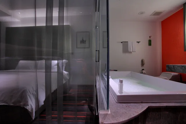 جناح بريميير بسرير كينج، Lit Bangkok Hotel 5/6