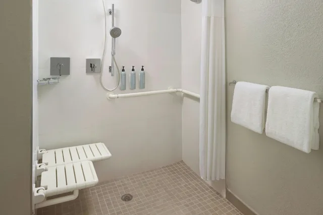 غرفة بسرير كينج لذوي الإعاقة، Courtyard Fort Lauderdale Plantation 2/2