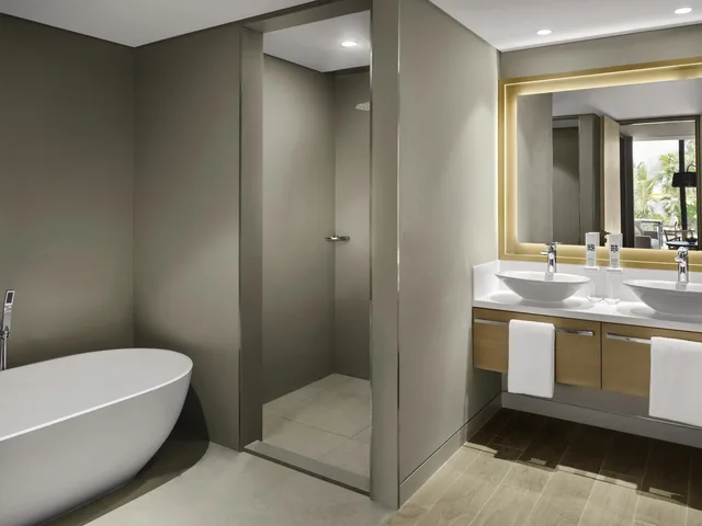 Suite, Beach Front, Private Pool، Movenpick Resort Al Marjan Island 3/4