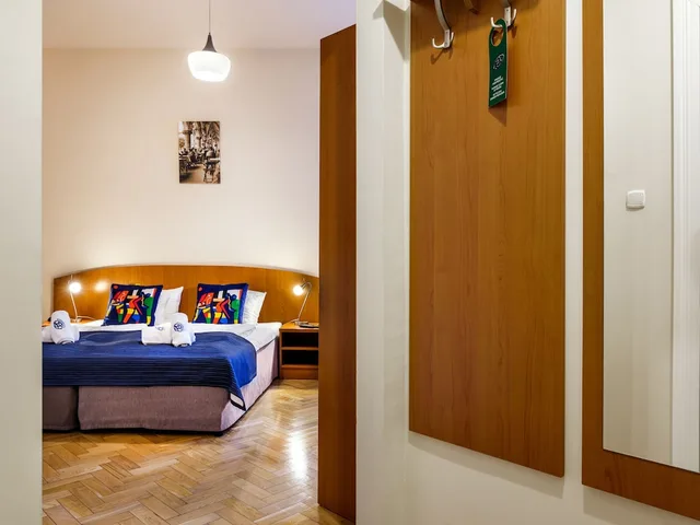 Room, Double Bed, Private Bathroom, Kosmopolita Rooms Apartments Krakow 3/10
