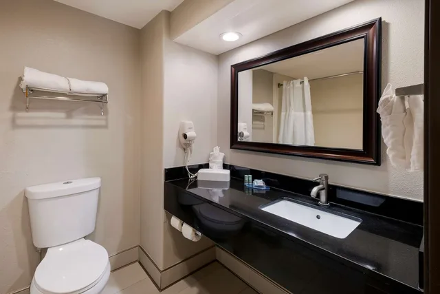 جناح بسرير كينج وسرير كوين مع أريكة، Best Western Lanai Garden Inn & Suites 1/1