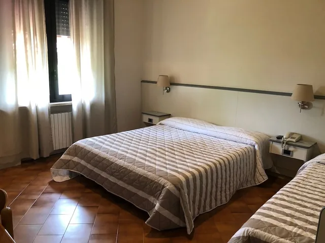 غرفة كومفورت ثلاثية بسرير كوين وسرير فردي، Hotel Ai Tufi 6/10