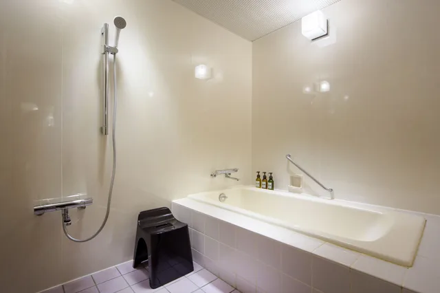 غرفة بريميوم بسريرين مزدوجين بشرفة، ANA Holiday Inn Resort Shinano-omachi Kuroyon 2/3