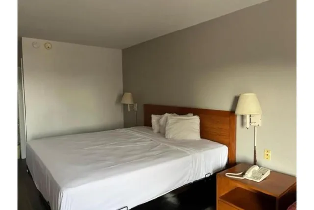غرفة بسرير كينج للمدخنين لذوي الإعاقة، Motel6 Laurel, MS 2/10