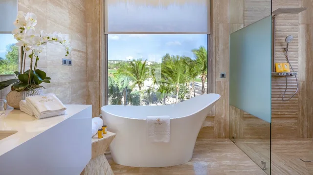 2 Bedrooms, Suite, 1 King and 2 Queen Beds, Beach Front, Eden Roc At Cap Cana 5/5