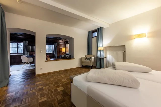 جناح جونيور بسرير كينج مع أريكة، HOTEL POST 1/2