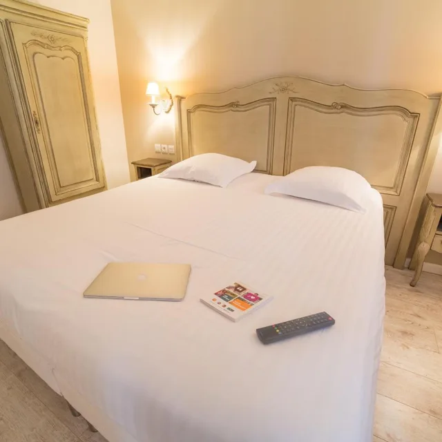 غرفة ثلاثية، Hotel the Originals Les Poemes de Chartres 2/10