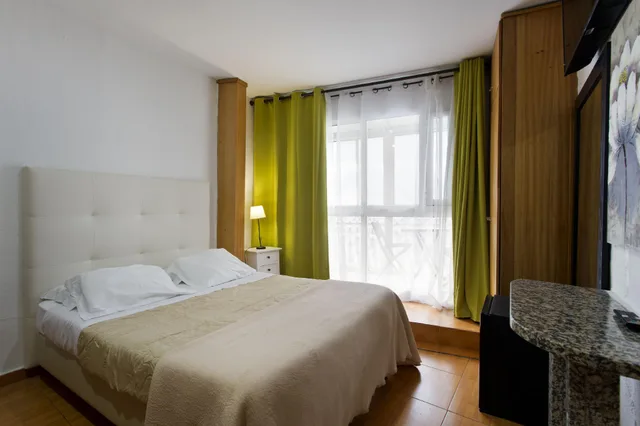 غرفة رباعية بحمام خاص، Braganca Oporto Hotel 1/2