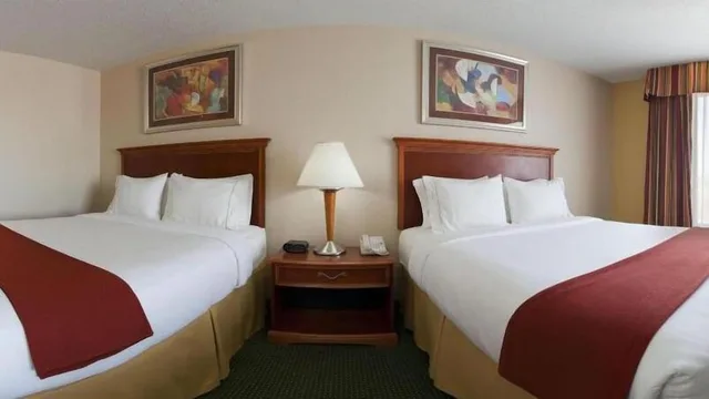 جناح بسريرين كوين مع أريكة، Holiday Inn Express Hotel Suites Valparaiso 2/6