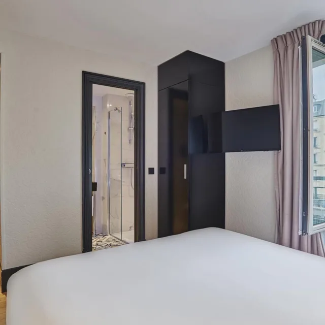 Room, Eiffel View، Hotel Eiffel Petit Louvre 5/9