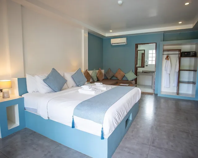 Deluxe, Triple, King Bed, Sofa, Amihan Resort 1/10