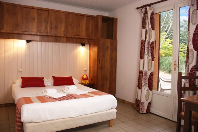 شقة بسرير مزدوج وسريرين منفصلين بغرفتي نوم، Village Vacances Azureva Argelès-Sur-Mer 2/3