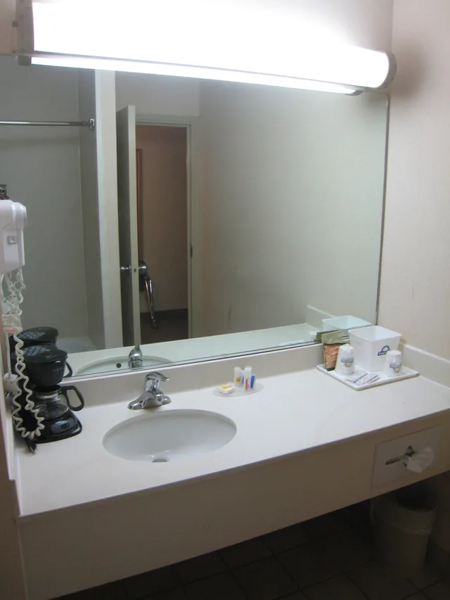 Standard, King Bed, Days Inn by Wyndham Columbus Airport 5/5
