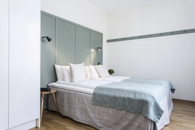 شقة بسرير كوين بغرفة نوم واحدة مع أريكة، Biz Apartment Hammarby Sjostad 1/2