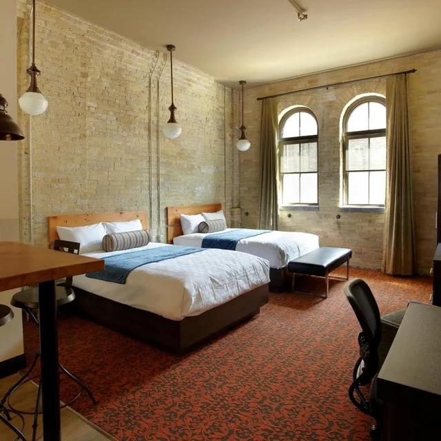 Deluxe, Studio, Double Bed, The Brewhouse Inn Suites 9/10