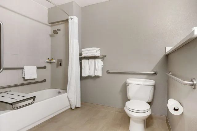 غرفة قياسية بسريرين كوين لذوي الإعاقة، Best Western Plus Sparks-Reno Hotel 5/6