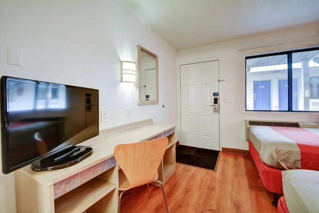 Deluxe, Quadruple, Motel6 Southington, CT - Hartford 8/10