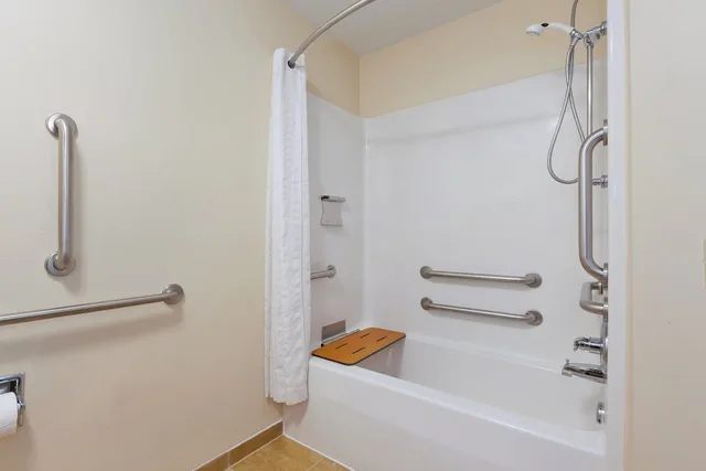 جناح بسرير كوين بغرفة نوم واحدة لذوي الإعاقة، Candlewood Suites Washington North 4/5