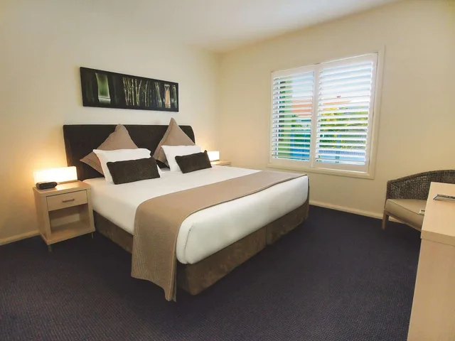 1 Bedroom, Lagoon, King Bed، Oaks Port Stephens Pacific Blue Resort 3/4