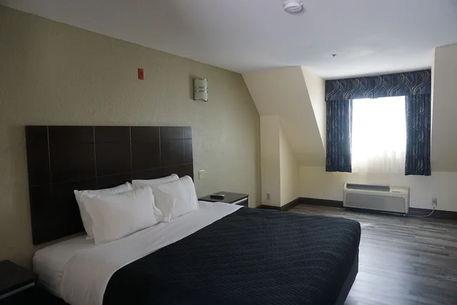 غرفة قياسية بسرير كينج بإطلالة على الجبل، Yosemite Sierra Inn 1/10