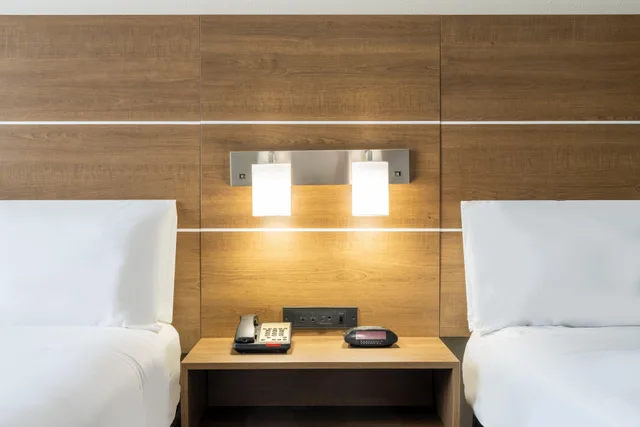 جناح، Holiday Inn Express & Suites Dallas East - Fair Park 3/3