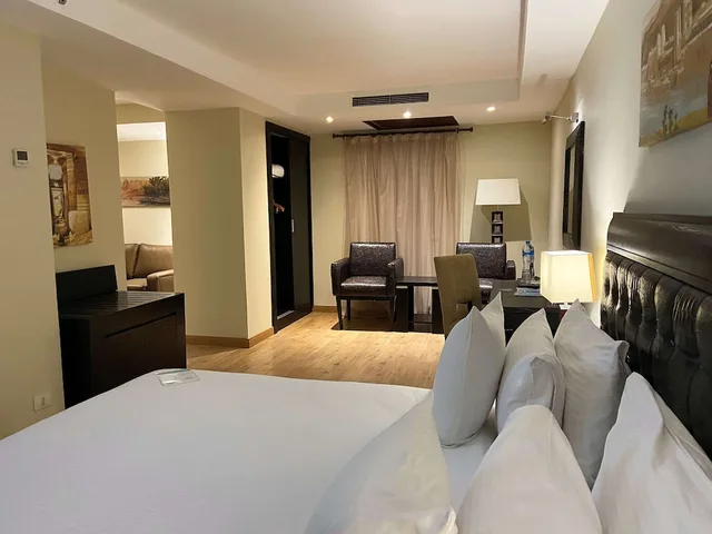 جناح جونيور ديلوكس بسرير كينج، Barcelo Cairo Pyramids Hotel 1/2
