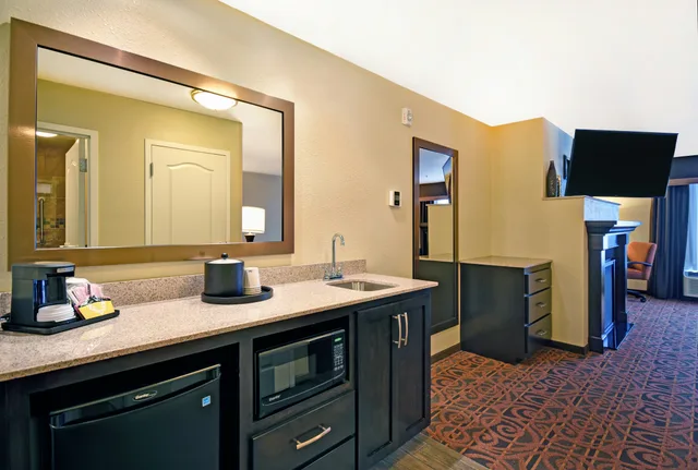 جناح استوديو بسرير كينج، Hampton Inn and Suites Milwaukee Franklin 4/4