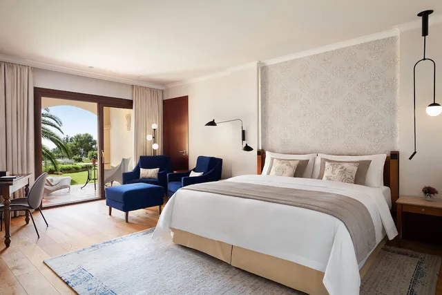 غرفة ديلوكس بسرير كينج بإطلالة على البحر بشرفة، St Regis Mardavall Mallorca Resort 7/10