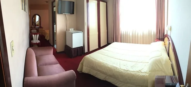 غرفة قياسية رباعية بأربعة أسرّة، Americana Hotel 2/3