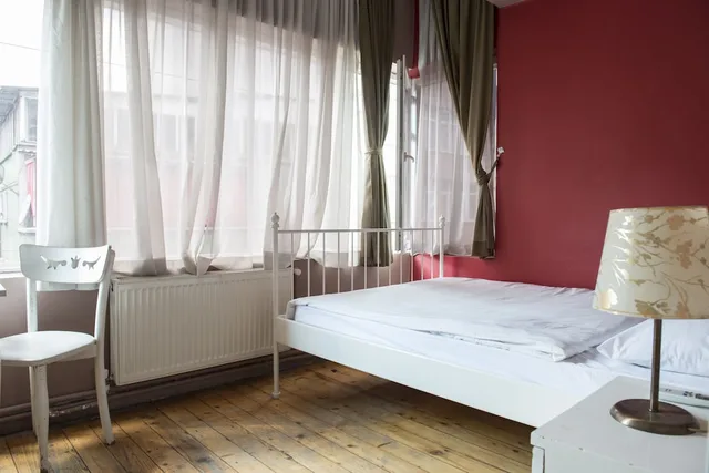 Luxury, Single, Double Bed, Cheers Midtown Hostel 3/5