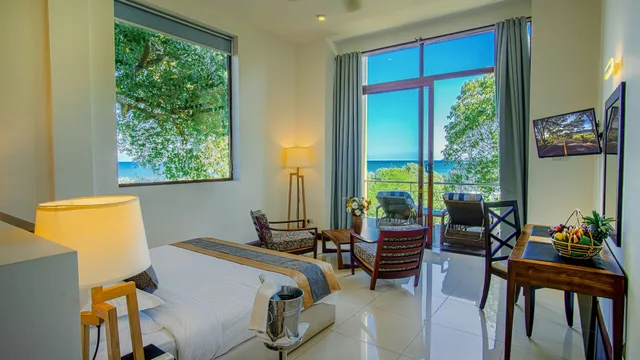 غرفة فاخرة بسرير كينج بإطلالة على البحر بجاكوزي في الطابق الأرضي، Sooriya Resort & Spa 1/6