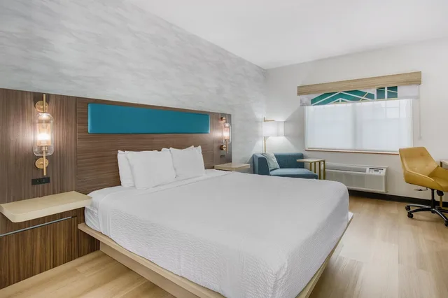 غرفة قياسية بسرير كينج يُسمح فيها بالحيوانات الأليفة، Best Western Northwest Lodge 1/10