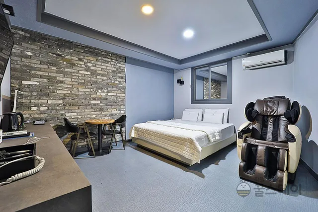 غرفة سوبيريور بسرير مزدوج، Color M Motel 5/8