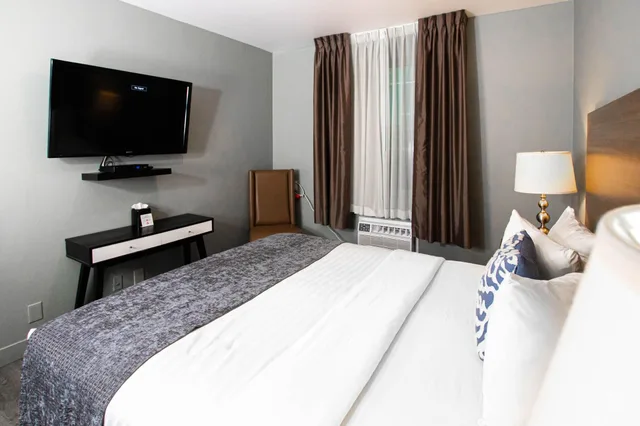 Room, King Bed, Urban Boutique Hotel 8/10