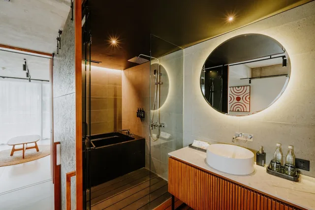 Premier Pool Suite Plus Twin، The Komu 2/2