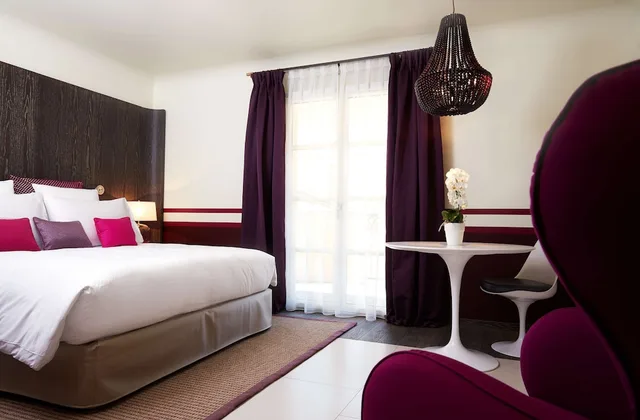 Village, Suite, King Bed, Paris Saint Tropez 7/10