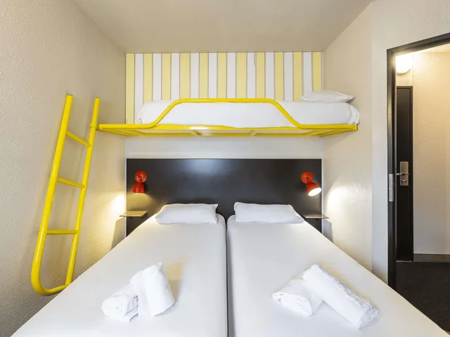 Pop, 1 Double and 1 Single Bed, Bunk Bed، Greet Hotel Limoges Nord 1/5