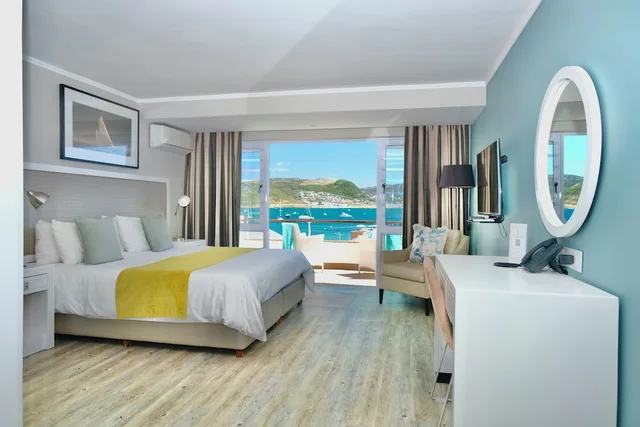 غرفة قياسية بسريرين منفصلين بشرفة، Simon's Town Quayside Hotel 2/7