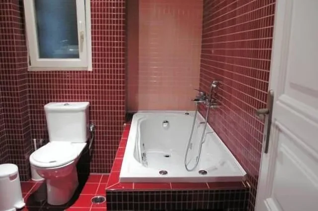 غرفة ثلاثية، ATHENS CITY HOTEL 8/9