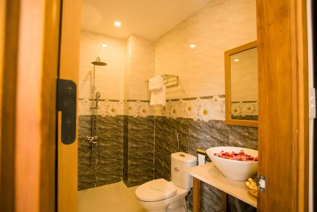 غرفة ديلوكس بسرير كينج بإطلالة على المسبح، New Sunshine Homestay 9/10