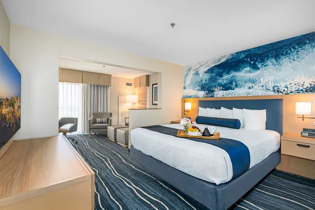 جناح بسرير كينج مع أريكة، Best Western Plus Marina Gateway Hotel 3/4