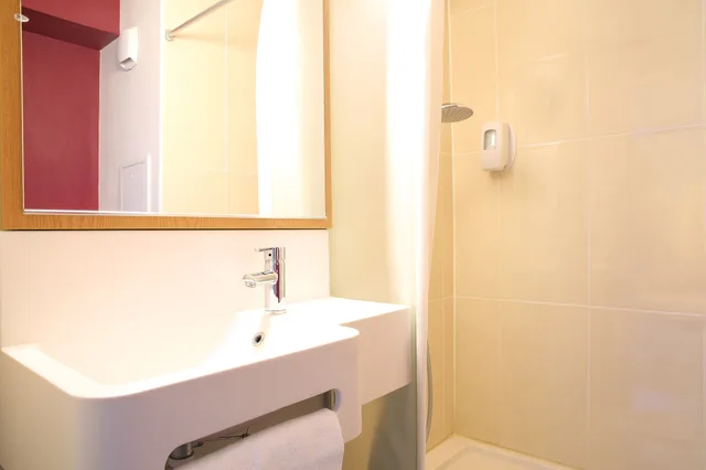 غرفة بسريرين منفصلين، B&B HOTEL MARTIGUES Port de Bouc 5/5
