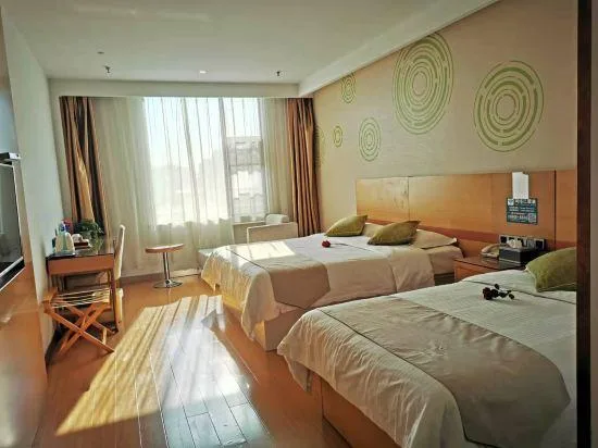 غرفة عائلية بسرير كوين وسرير فردي، GreenTree Inn (Qichun Ouyada Square) 1/1