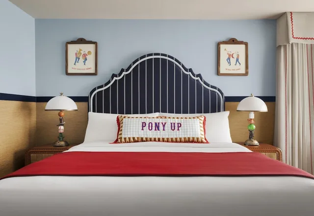 غرفة قياسية بسرير كينج، Graduate by Hilton Dallas 2/5